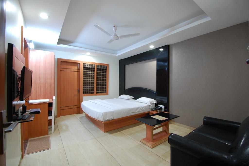 Ambassador Hotel 2*